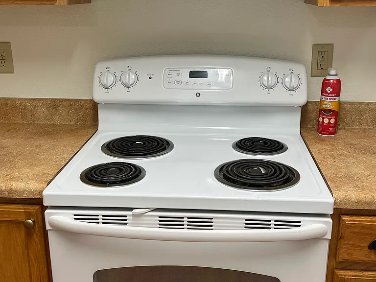 Full size range -self cleaning option for oven