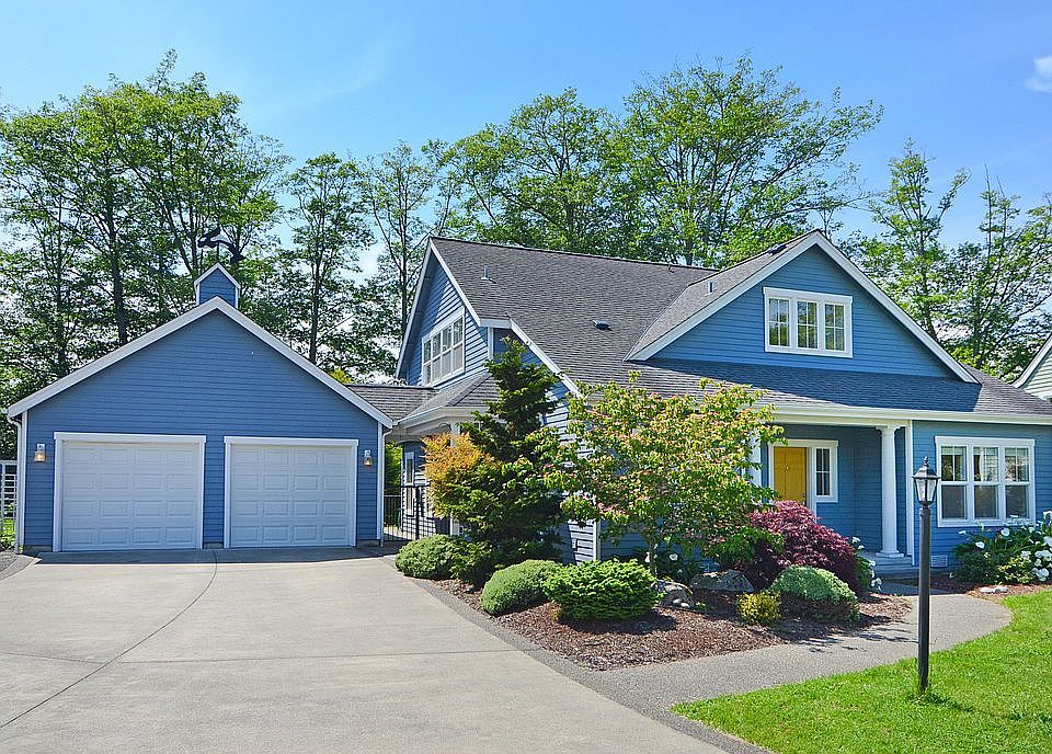 1st image of 711 Village Cir NW
