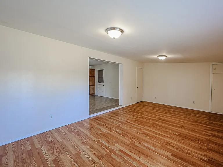 2414 W Butler Dr — Photo 13