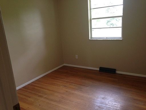 5th image of 487 Denwood Ct