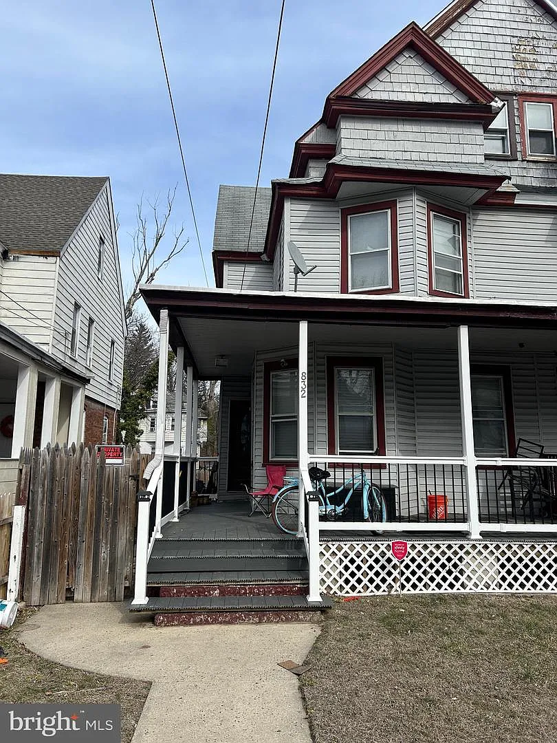 832 Carteret Ave photo 1