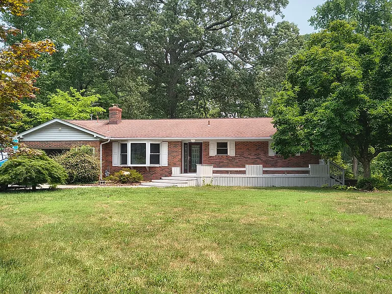 2409 Millwood Rd — Photo 1