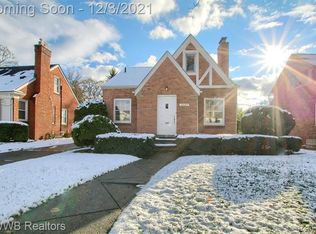 10035 Talbot Ave, Huntington Woods, MI 48070