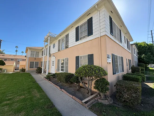 1906 W Verdugo Ave #D