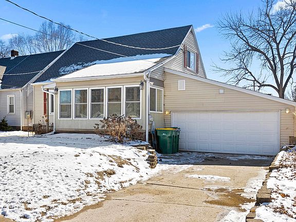 3rd image of 2408 W Callender Ave