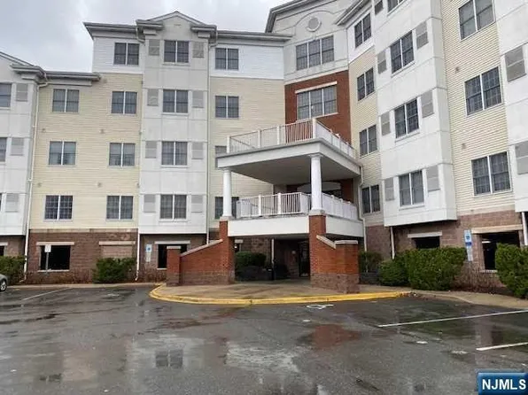 189 Forest Ave #109, Paramus, NJ 07652