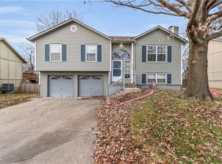 1406 Cottonwood Dr, Greenwood, MO 64034