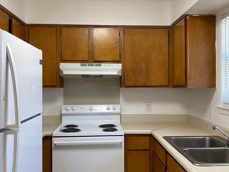 2917 John F Kennedy Dr — Photo 2