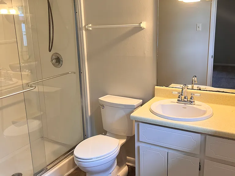 904 Chapel Ridge Dr — Photo 17