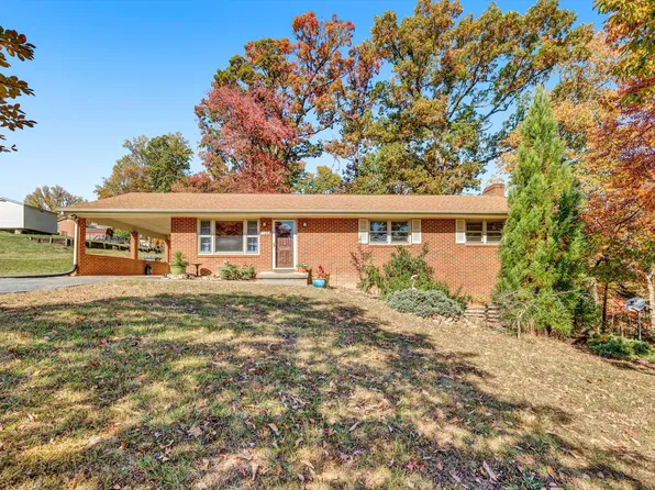 120 Maple Dr, Blue Ridge, VA 24064