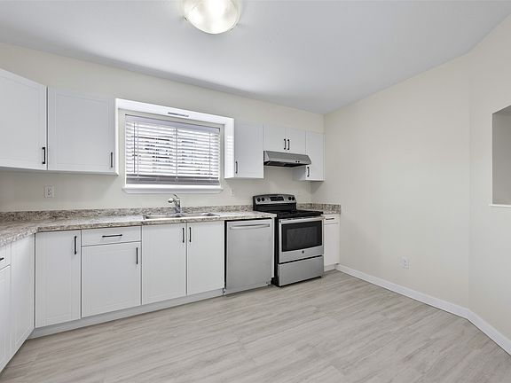 3rd image of 1185 Hugh Allan Dr #213