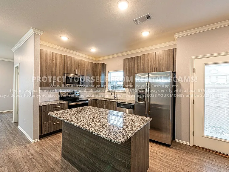 1374 N Corsica Dr — Photo 4