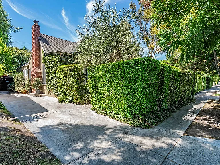 363 Huntley Dr — Photo 14