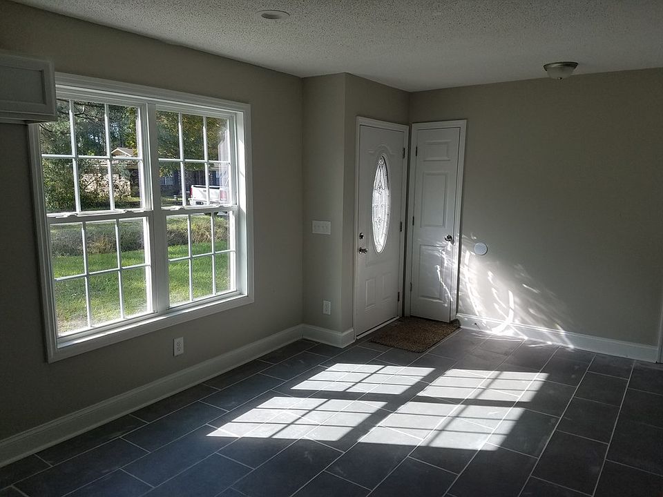2nd image of 652 Fleming Rd