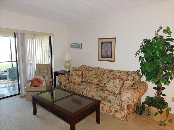 3rd image of 313 Woodlake Wynde