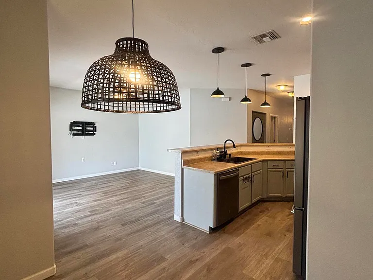 948 E Savannah Dr — Photo 34