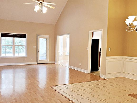 4th image of 1019 Thistlewood Dr