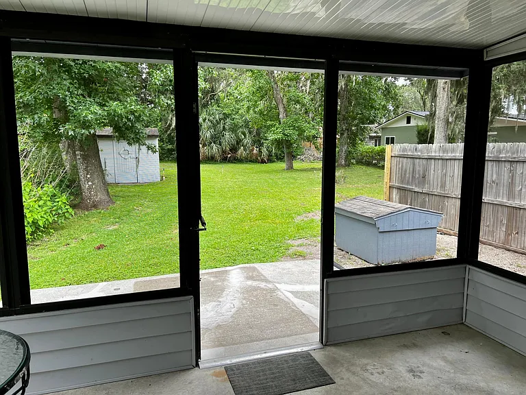 1109 Flomich St — Photo 15