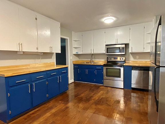 3rd image of 711 Fleetwood Dr