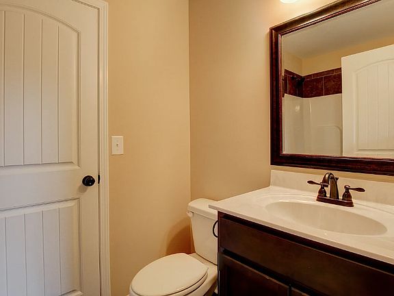 4th image of 246 Fairview Ln #C