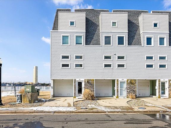 2nd image of 641 Carson Ave