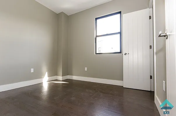 Rented by EXR | media 45