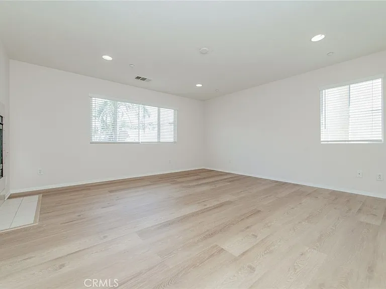 16432 Landmark Dr — Photo 29