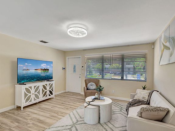 2nd image of 140 W 31st Ct