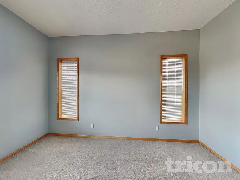 4527 Mason Ave NE — Photo 5