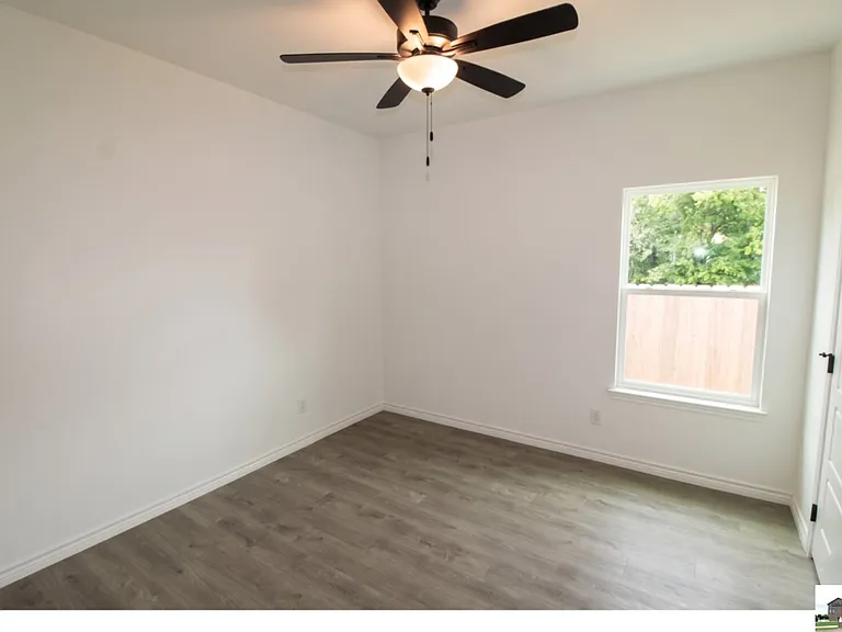 921 Ashwood Dr #A — Photo 15