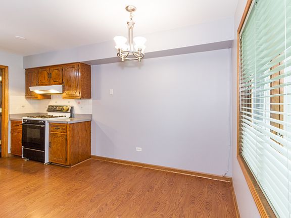 5th image of 15744 Laramie Ave #G3