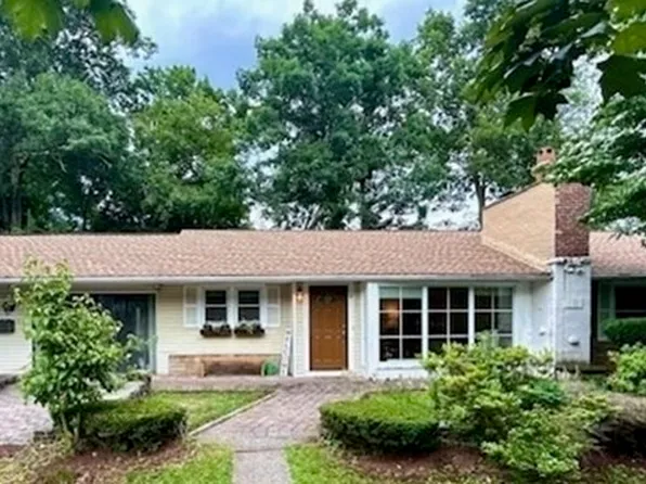 82 Newton Ave N, Worcester, MA 01602