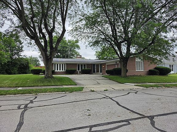 Front of house w/side yard