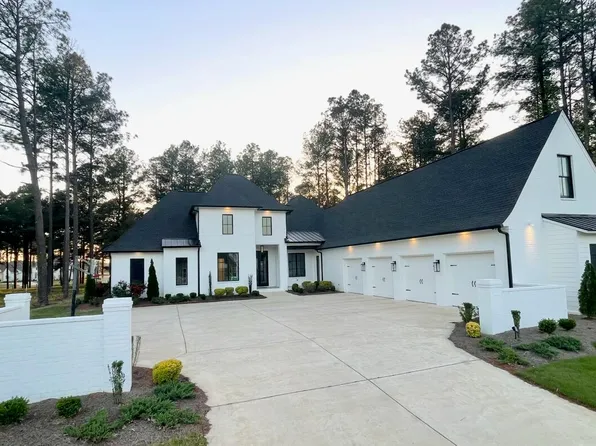 374 Lake Village Dr, Madison, MS 39110