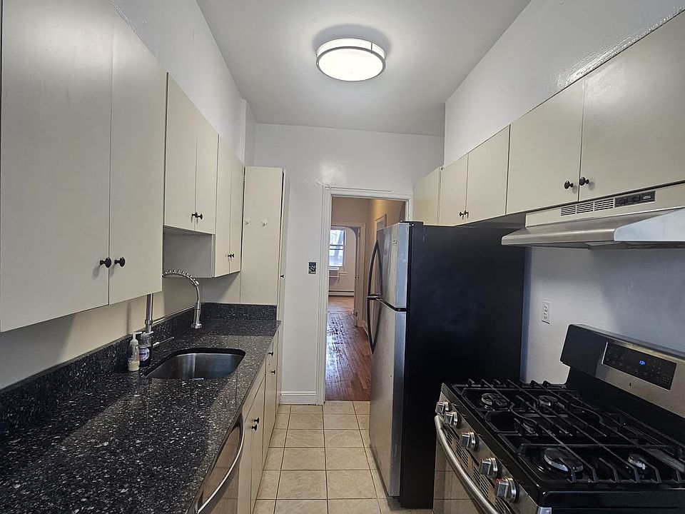 1st image of 2845 42nd St #1