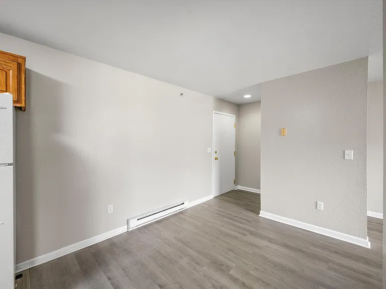 Toledo Circle Apartments — Photo 19