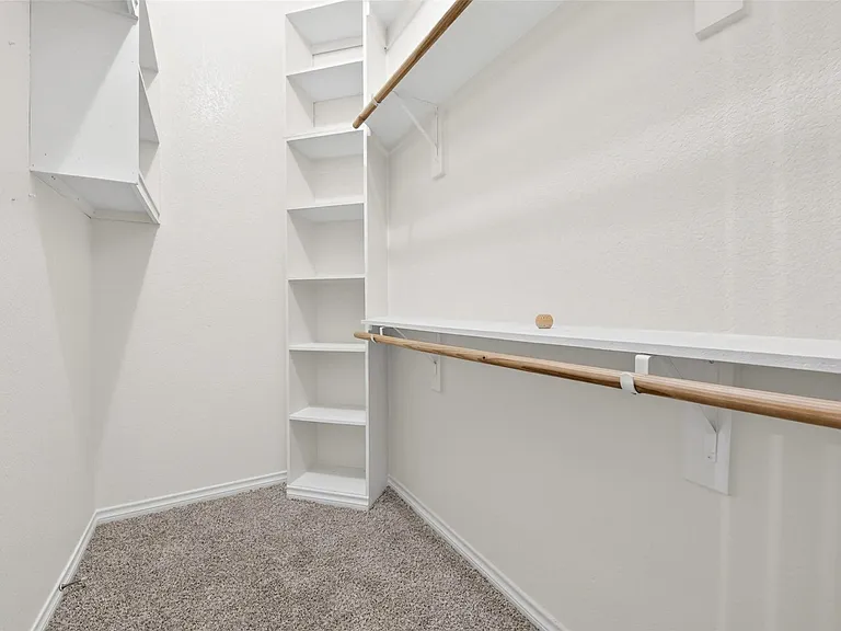 2153 Colby Ln — Photo 24