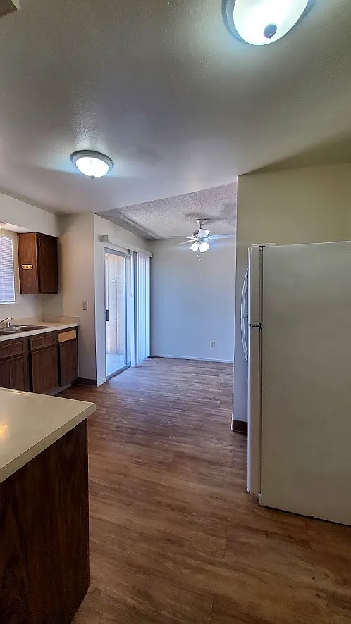 2 bed, 950 sqft, $1,300 — Photo 4