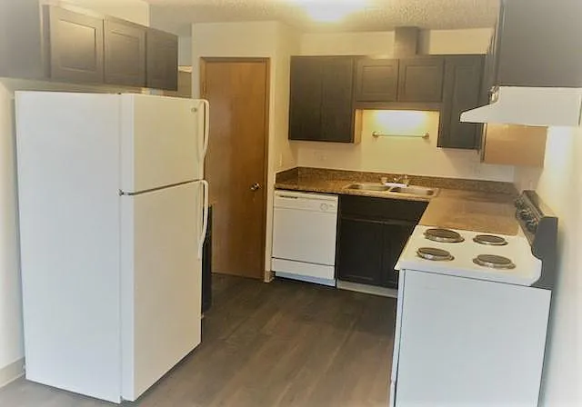 1420 Hawthorne Dr. — Photo 9