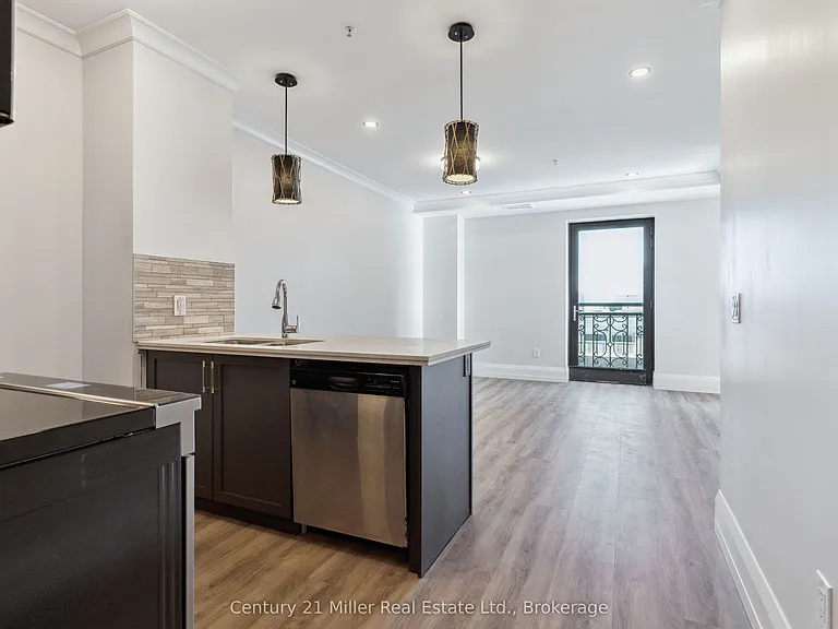 118 King St E #618 — Photo 34