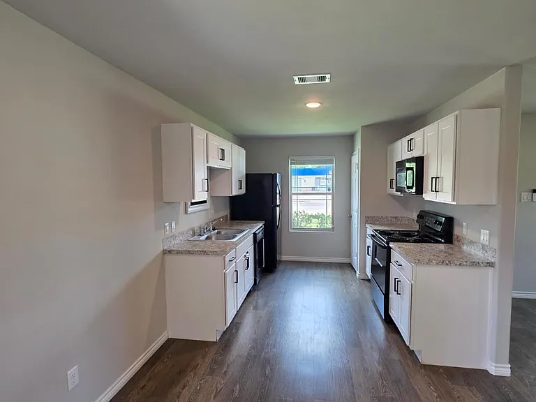 1403 W Virginia St — Photo 5
