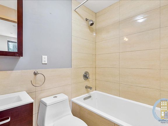 5th image of 212 Hancock St APT 4