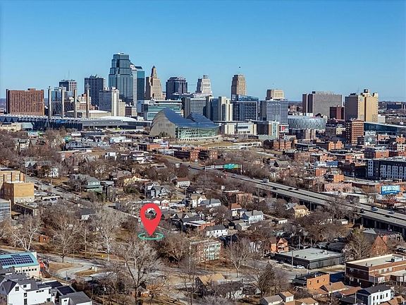 5th image of 2020 Summit St