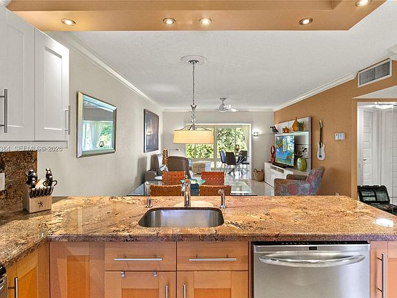 4th image of 5121 W Oakland Park Blvd #304