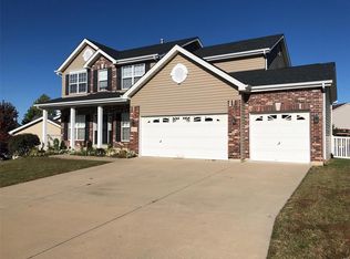 213 Roxbury Dr, O'Fallon, MO 63366