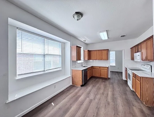 1525 Fallcreek Ct — Photo 6