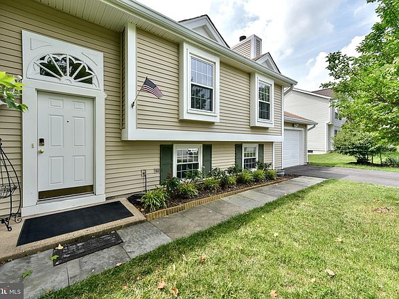 4th image of 22181 Stablehouse Dr