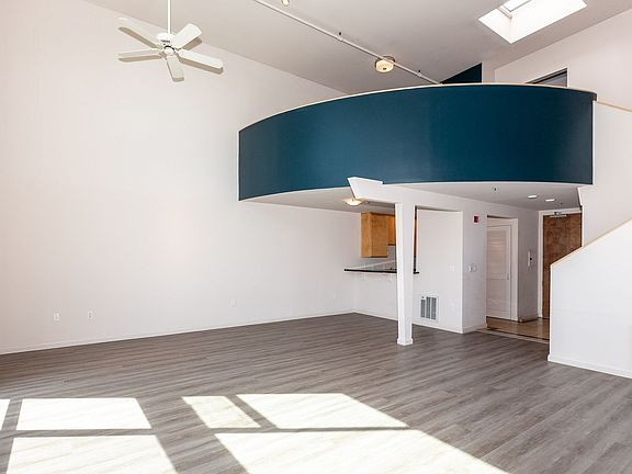 2nd image of 49 Zoe St