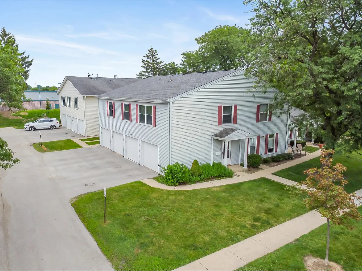 3 bed, 1.5 bath, 1300 sqft, $2,650 — Photo 4