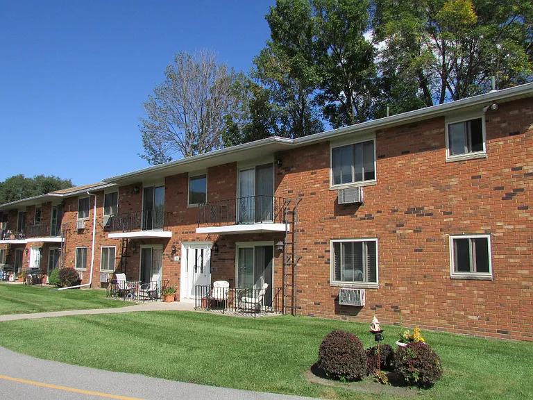 Buffalo Manor — Photo 10
